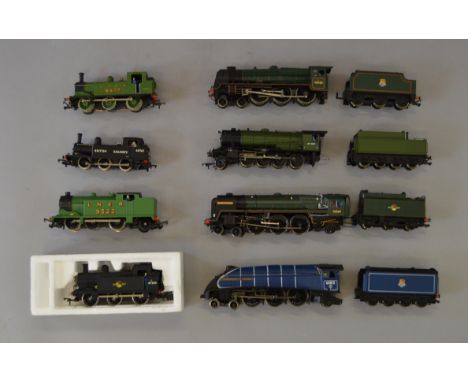 OO Gauge. Bachmann, Hornby & Dublo. 8 x unboxed locomotives. Overall G+ no obvious damage.