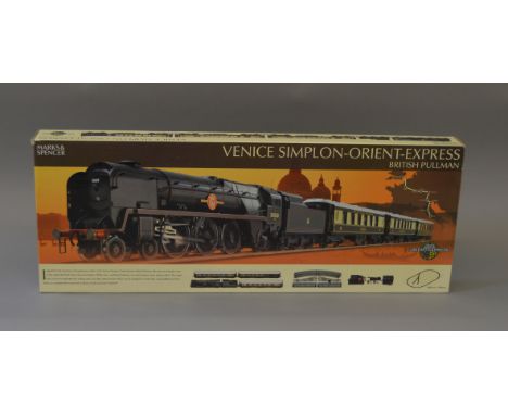 OO Gauge. Hornby for M&S. Venice Simplon-Orient Express train set. Complete VG/E boxed.