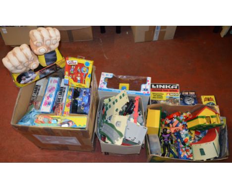 Mixed lot of assorted toys, includes: Thomas the Tank Engine soft construction set; Golden Bear Noddy; Bluebird Mighty Max; P