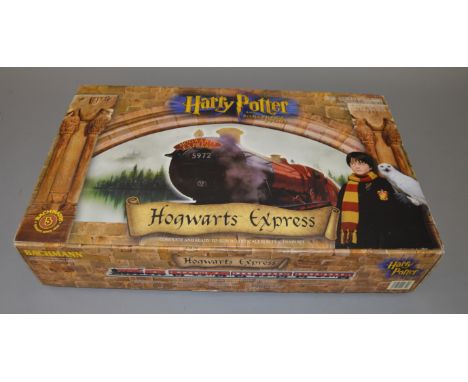 OO Gauge. Bachmann. Harry Potter and the Sorcerers stone train set. Hogwarts Express loco & 3 coaches, track & station buildi