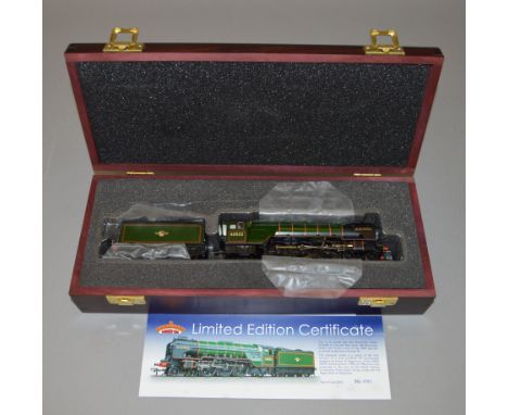 OO Gauge. Bachmann. Ltd Edition A2 class "Blue Peter" BR Green. No.0901 of 3000 Housed in fitted wooden box with certificate.