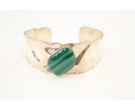 A silver malachite set bangle (38g)