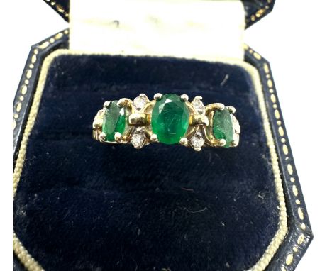 9ct gold emerald &amp; diamond ring weight 3g 