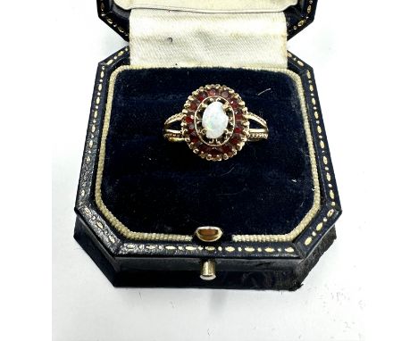 9ct gold opal &amp; garnet ring weight 3.1g opal as seen 