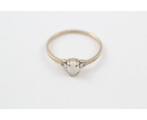 9ct gold opal set solitaire ring (1g) 