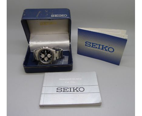A Seiko chronograph wristwatch 