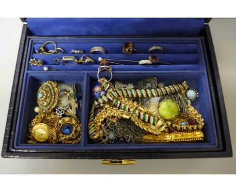 Vintage costume jewellery including silver rings 