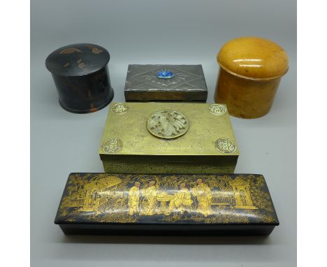 Two 19th Century snuff boxes, a Chinese brass box, a lacquered box and three others 
