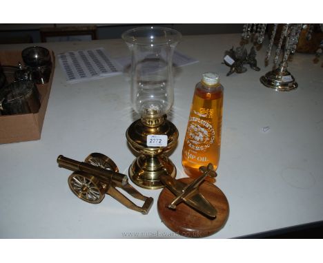 A quantity of brass including table cannon, spitfire desk ornament, small oil lamp etc.