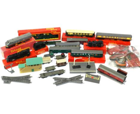 Hornby and Triang OO locos, rolling stock and accessories: Hornby Dublo 5080 cast Signal Box (rare issue with green roof), Tr