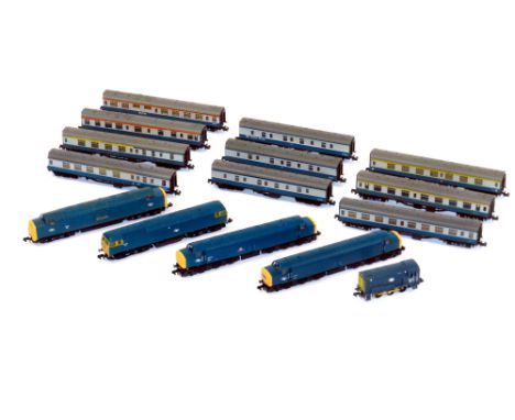 Graham Farish BR Blue Diesel Engines (5) and Blue-Grey Coaches (10); N Gauge: BR Rail Blue: Class 55 -013 The Black Watch, Cl