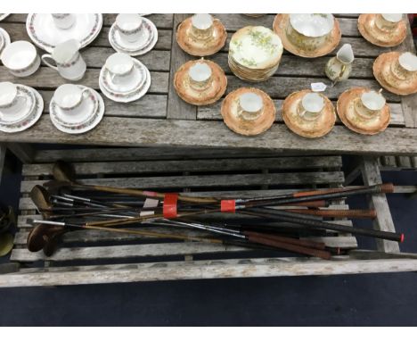 LOT OF VINTAGE GOLF CLUBS, including hickory shafter examples