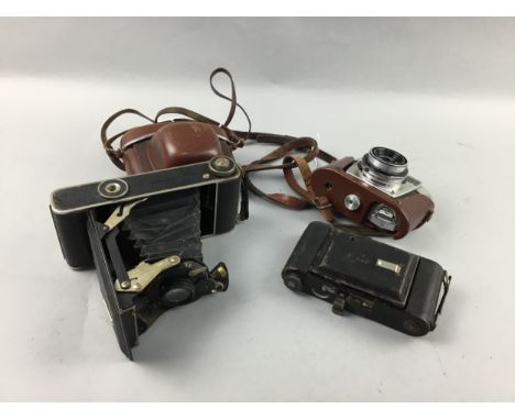 GROUP OF FIVE VINTAGE CAMERAS, along with a light meter