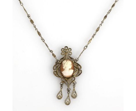 Collier mit Muschelkamee Silber geprüft. Filigrancollier mit geschnittenem Mädchenprofilkopf in Galeriezarge. Ringfederschlie