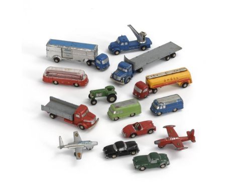 12 Fahrzeuge und 2 FlugzeugeSchuco Piccolo. Alle gemarkt. Ab 1960/61.Voll-Metallspritzguß. L 4 - 13 cm. Verschiedene kleine A