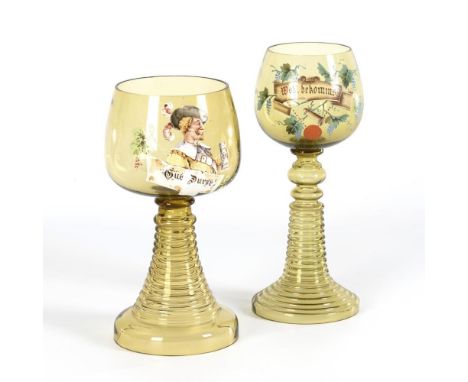 2 große Historismus-Römer            Grünes Glas, polychrome Emailmalerei. H 28 und 30 cm.             Verschiedene Römer mit