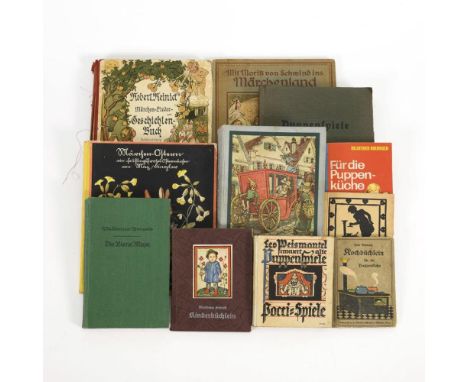 11 Kinderbücher, darunter Kochbücher und Puppenspiel            14,5 x 11 cm bis 26 x 21 cm.             "Reinicks Märchen-, 