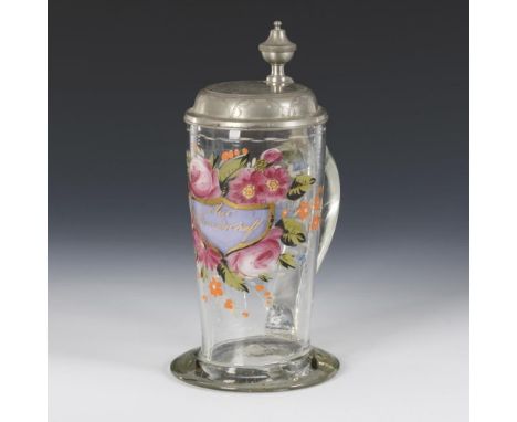 Biedermeier-HochzeitskrugMitte 19. Jh. Sachsen.             Farbloses, leicht schlieriges Glas, polychrome Emailmalerei, Zinn