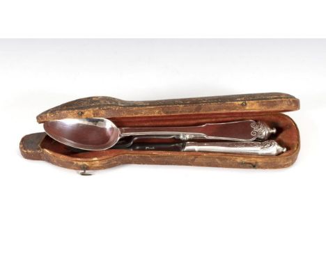 Barockes Reisebesteck in altem EtuiBeschauzeichen/undeutliches Meisterzeichen gepunzt. Wohl Augsburg.L 20/21 cm, Kastenmaß: 4