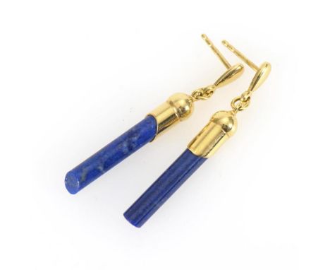 Ohrsteckerpaar mit Lapislazuli Gelbgold 585 geprüft. L 3,8 cm. 3,2 g. An kleiner Brisur abgehängter Lapisstab. Steckverschlüs