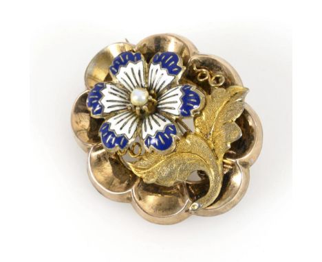 Biedermeierbrosche mit Email Schaumgold. 4,5 x 4 cm. 7,4 g. In Hohlform gearbeitete Reliefbrosche mit montierter, teilemailli