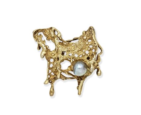 FRANCES BECK: SILVER GILT AND GREY CULTURED PEARL BROOCH, CIRCA 1964The brooch of abstract design, set with a cultured pearl 
