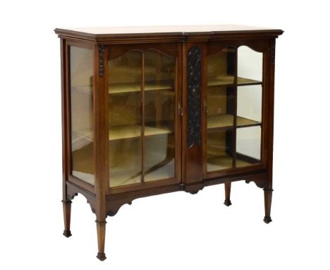 Mahogany two-door display cabinet, 123cm x 43cm x 115cm high