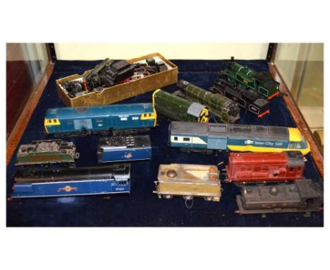 Quantity of assorted 'OO' gauge locomotives to include; Hornby &amp; Lima, together with a quantity of 'HO' gauge spares, she