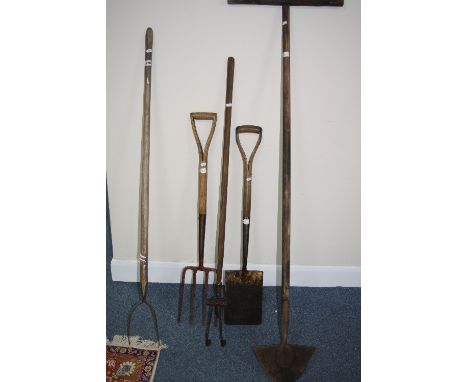 FIVE VINTAGE GARDEN TOOLS, to include spade, fork, pitchfork, etc