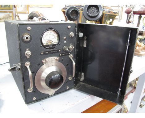 U.S Army Frequency Meter, circa mid XX Century Signal Corps, Serial No 922 to plaque.