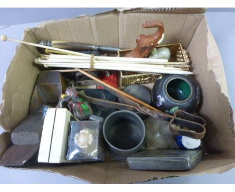 Box of mixed collectables including a Cloissone vase