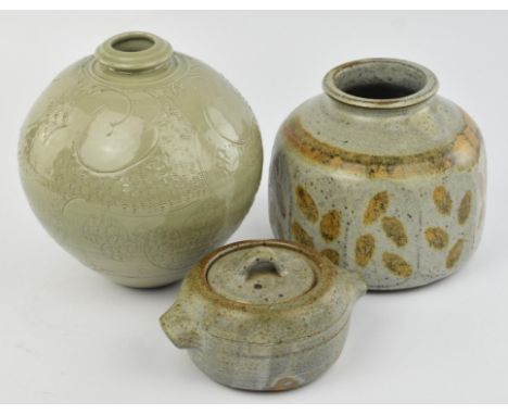 DON MORGAN FOR THE HOOK GREEN POTTERY, a globular moon vase, with celadon glaze and incised decoration, impressed mark, 24cm 