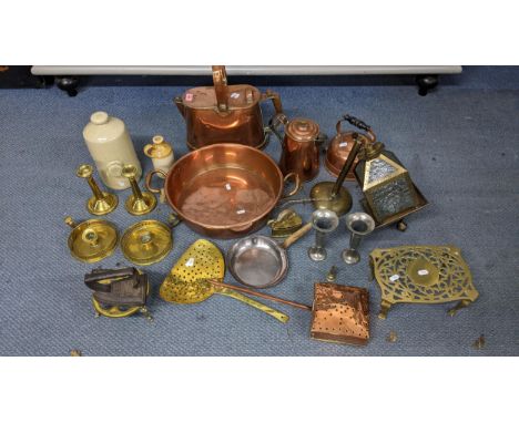 A mixed collection of metalware to include early 20th century copper watering can, jug and kettle, along with brass items, a 