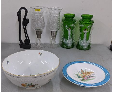 A mixed lot to include a 19th century Worcester Botanical pattern comport, Mary Gregory vases, crystal cut stem candle holder