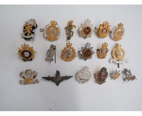 Selection of Officer Post 1953 Cap Badgesincluding QC silvered Parachute Reg ... Silvered and gilt Scottish Yeo ... QC silver