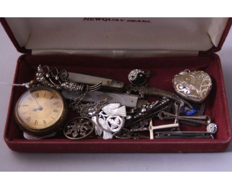 A SMALL TRAY OF MISCELLANEOUS ITEMS, to include mother of pearl fruit knives, brooches, fob watch, etc