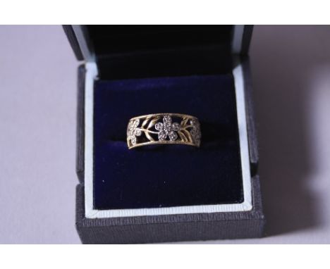 A 9CT GOLD BI-COLOURED FANCY BAND RING, white coloured flowers with single cut diamonds to the tapered band, hallmarks for Bi