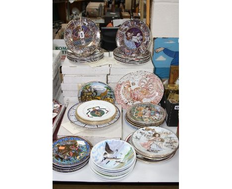 BOXED AND LOOSE WORCESTER COLLECTORS PLATES, to include twelve 'Legends of Ancient Greece', Four 'Myths & Legends', various w