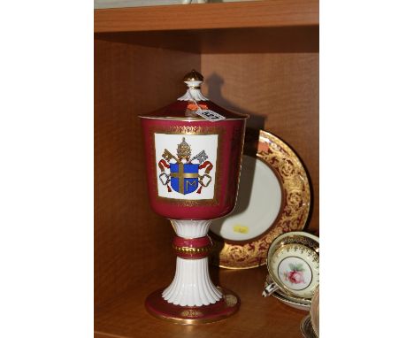 A BOXED SPODE LIMITED EDITION VATICAN COVERED CHALICE, to commemorate Pope John Paul II's British Visit in 1982, burgundy gro