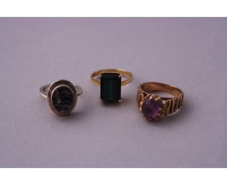 THREE RINGS, to include an amethyst ring, a green gem-set ring and a Blue John ring, stamp for 750 375 and 925, Blue John dam