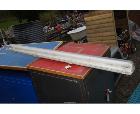A 5ft strip light with a 240 volt 3 pin plug.