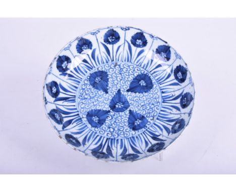 A Chinese porcelain blue and white 'Aster' dish, Kangxi period (1662 - 1722)
Of circular form, the central roundel with five 