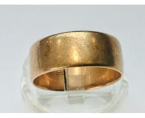 A 9ct gold wedding ring (broken) weighs 4.9 grams, finger size R. 