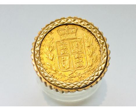 A Queen Victoria young head 1860 full gold sovereign, shield back, set in a 9ct gold mount, finger size W, ring weighs 15.6 g