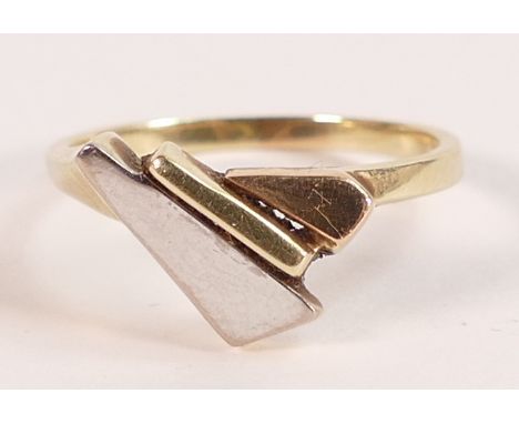 14ct three colour gold ring,size Q/R, 3.2g.