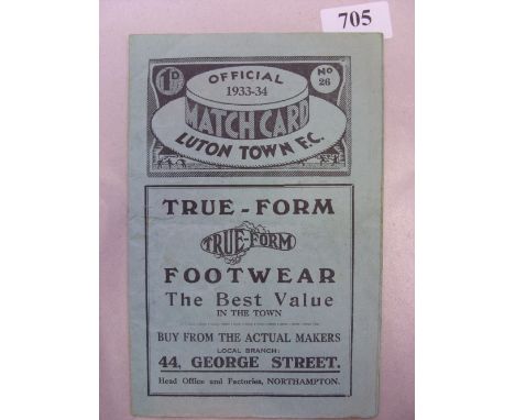 1933/34 Luton Town v Arsenal, a programme from the FA Cup tie played on 13/01/1934, creased.