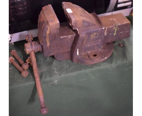 A Vintage No.8 Record Work Bench Vice 