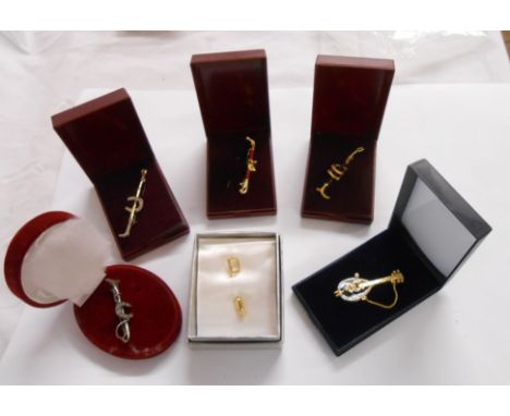 A collection of boxed modern costume jewellery, tie pins and hunting pattern brooches and an ornate mandolin pattern similar