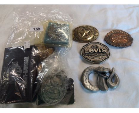 A bag containing a quantity of assorted metal belt buckles including Harley Davidson, etc.