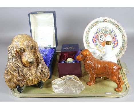 A tray lot of collectables to include Royal Worcester, Old Tupton ware, Wedgwood, commemorative porcelain and glass and cocke